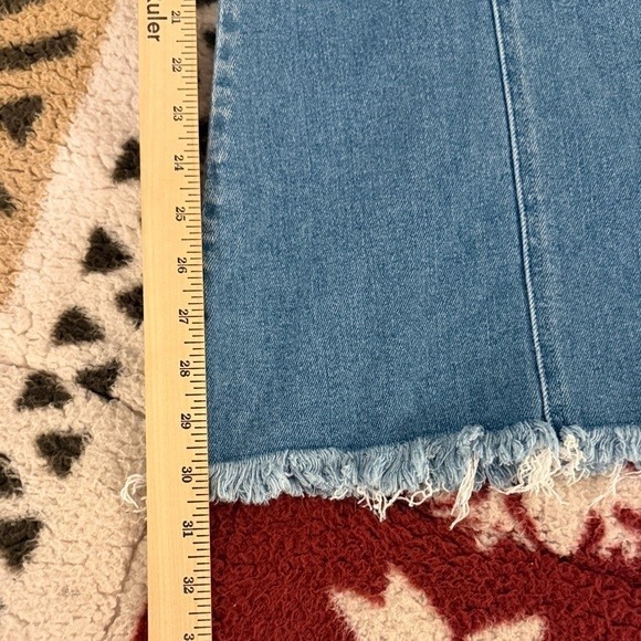 KanCan Maurices Womens Light Wash Raw Hem Front Seam Flare Jeans Size 31 - Picture 7 of 8